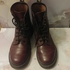 UK sz 6 US sz 7 Purple Dr. Martens 8" Combat Boots